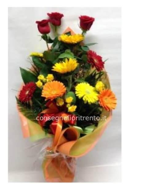 fiori che ispirano la tua giornata .mazzo  di fiori con 3 rose rosse e misto 