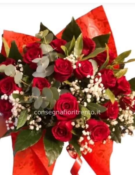 in ogni petalo, te- bouquet con rose rosse 