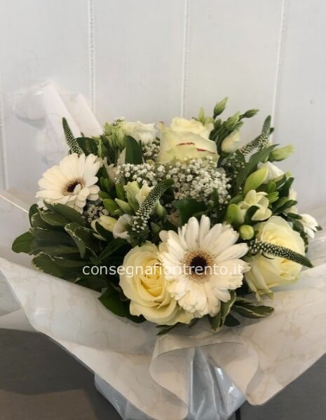 bouquet con riserva d'acqua fiori misti bianchi 